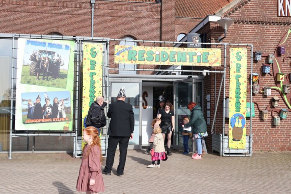 2025-02-23 Hijsen van de vlag