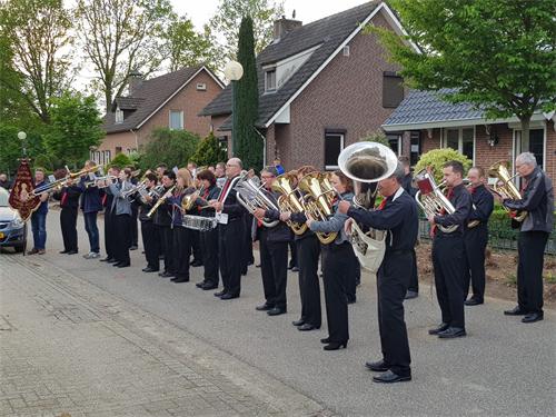 Welverdiende Serenade voor Lid van Oranje Nassau Toon van Mil